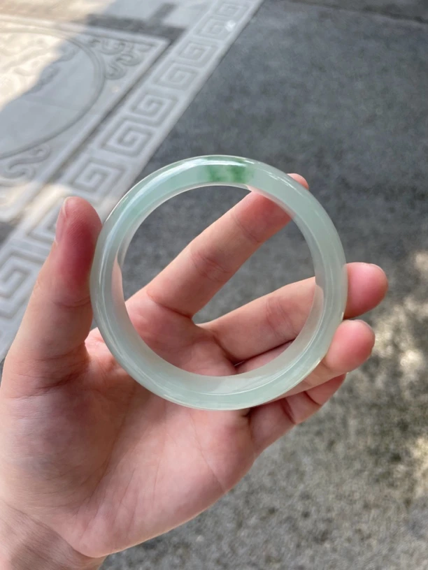 缅甸翡翠a货正圈飘绿56mm翡翠手镯