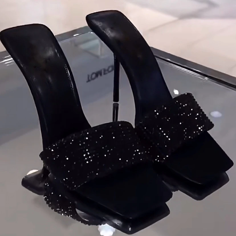 2025年夏季新款杨树林同款方头黑色水钻细跟高跟凉拖鞋女鞋外穿