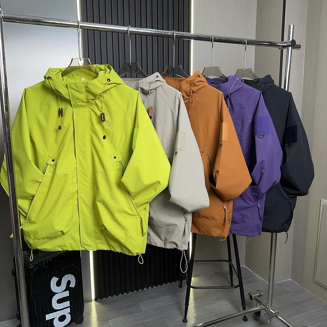 秋季新款户外连帽冲锋衣工装三防夹克运动潮流休闲男外套情侣90