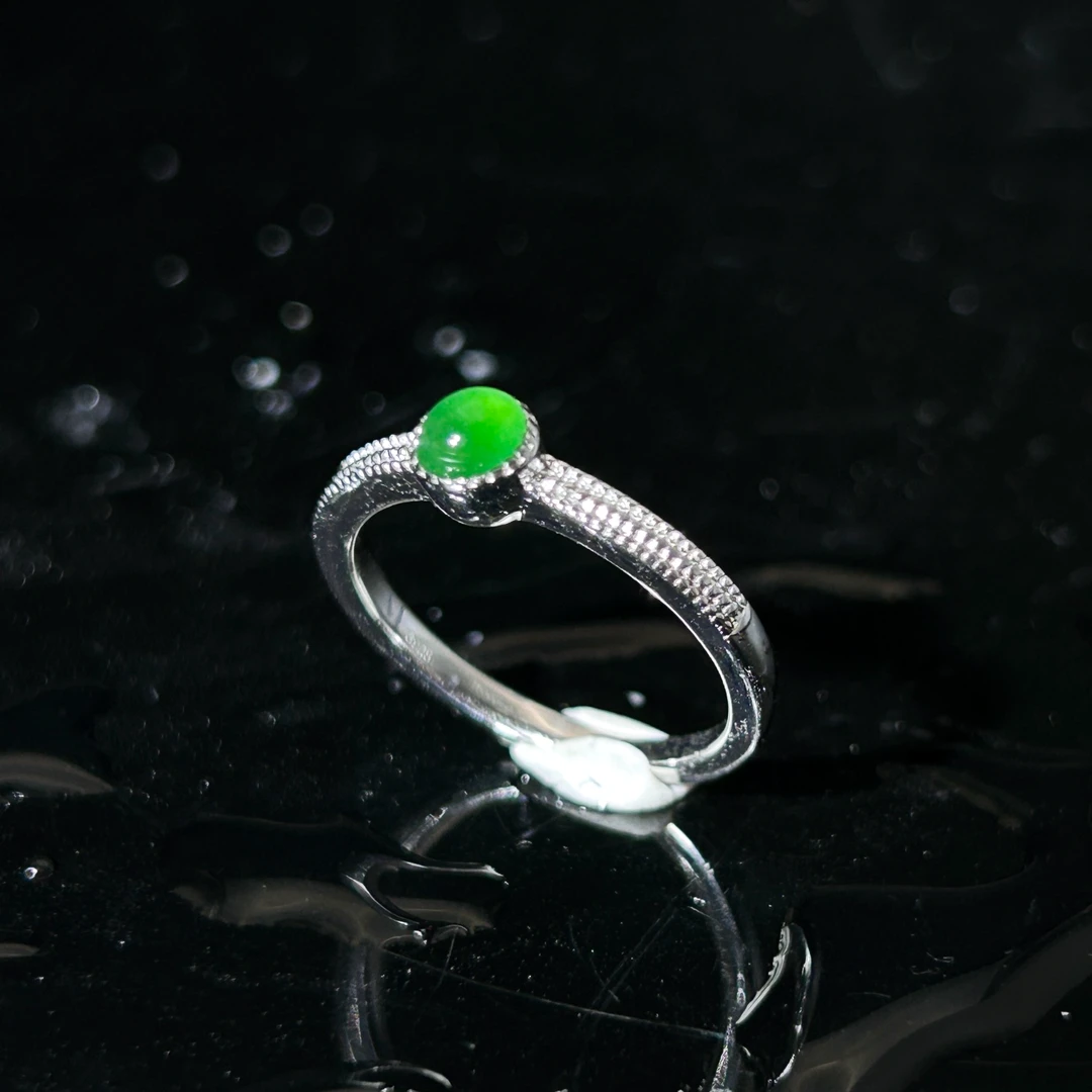 天然翡翠蛋面戒指气质时尚绿色简约镶嵌银戒满绿冰绿轻奢小众时尚