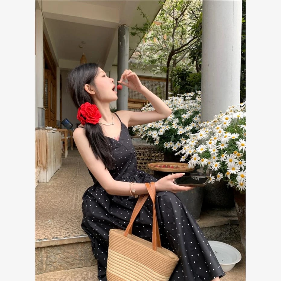 小众复古波点宽松收腰显瘦吊带连衣裙女夏季设计感修身无袖中长裙