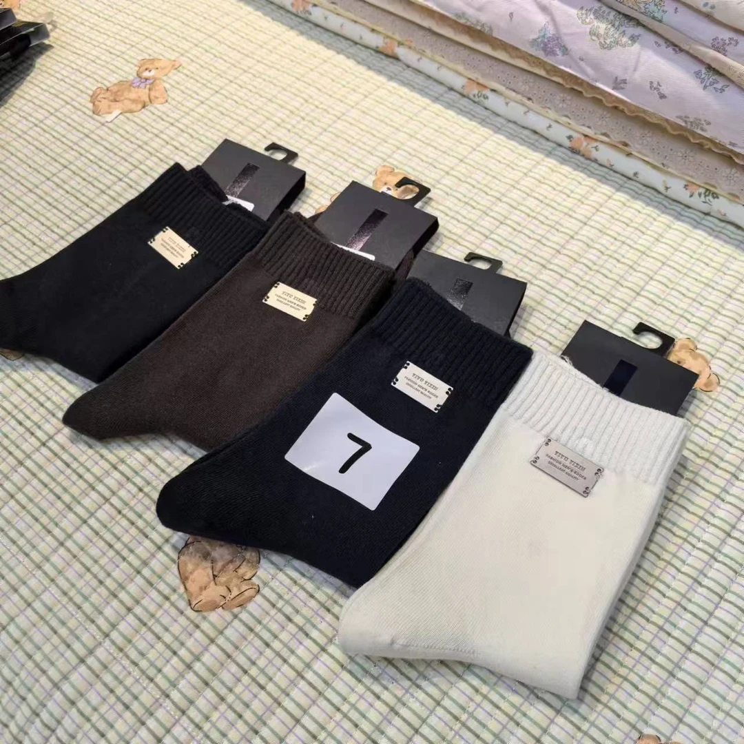 丹姐家-26简约纯色小铁牌袜子组合7