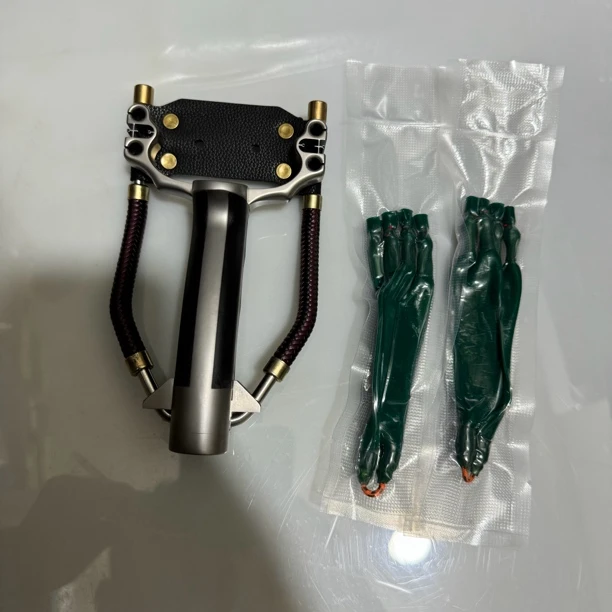 最新款钛合金四卡腕托弹弓