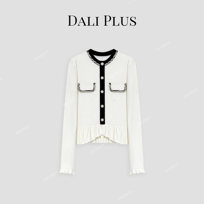 DALI PLUS精致钉珠本白撞色云朵感拼接荷叶下摆针织衫-D4XY0256