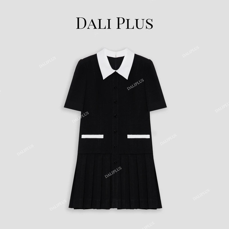 DALI PLUS高级感醋酸麻肌理黑白撞色翻领短袖百褶连衣裙-D4BL0076