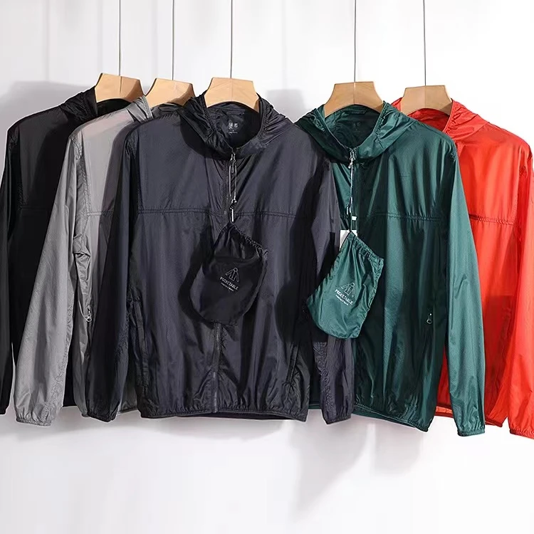 春夏新款男轻量化速干透气连帽防晒服