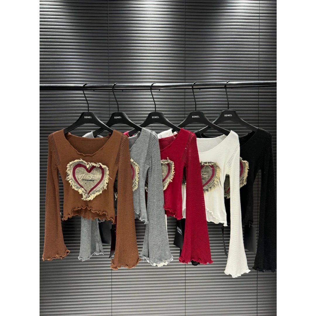 秋冬新款女装韩版修身显瘦刺绣爱心贴布U领短款打底衫长袖T恤衫潮