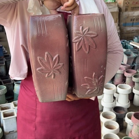 红陶20CM以下口10高28瑕疵