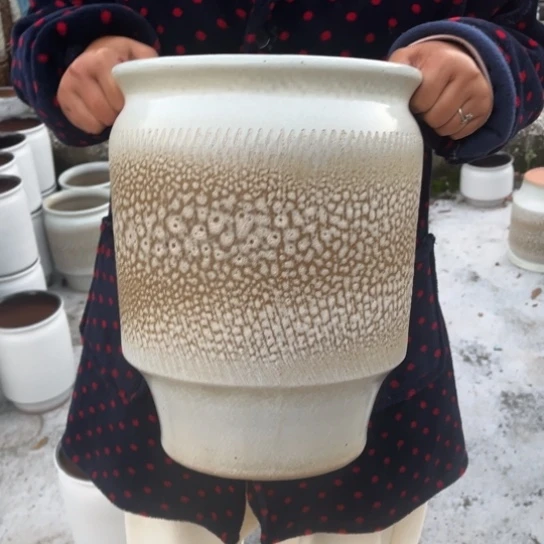 红陶20CM以下口24高32瑕疵