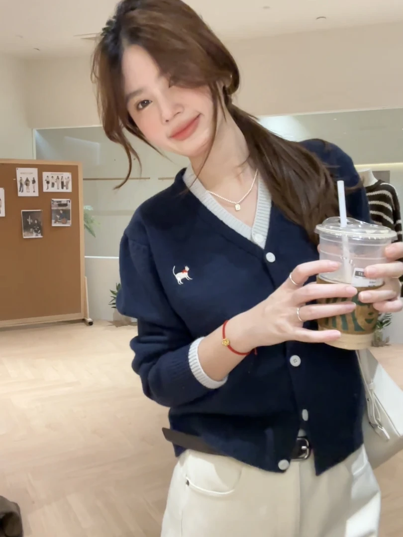 【花花】V领小猫~韩系v领假两件小猫刺绣宽松针织开衫