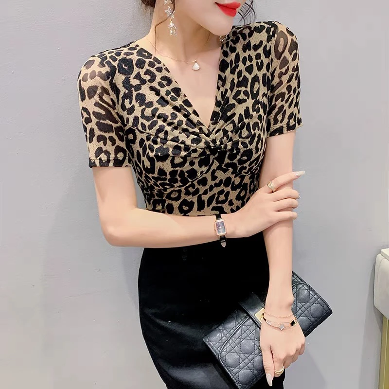 010沐沐豹纹打底衫（面料自带白色晕染工艺介意勿拍）