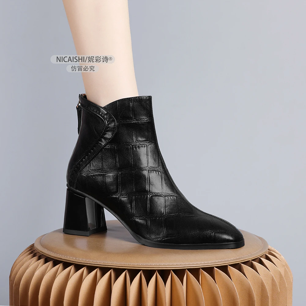 2024年新款欧洲站中粗跟马丁靴女软皮加绒圆头皮靴黑色短靴0354