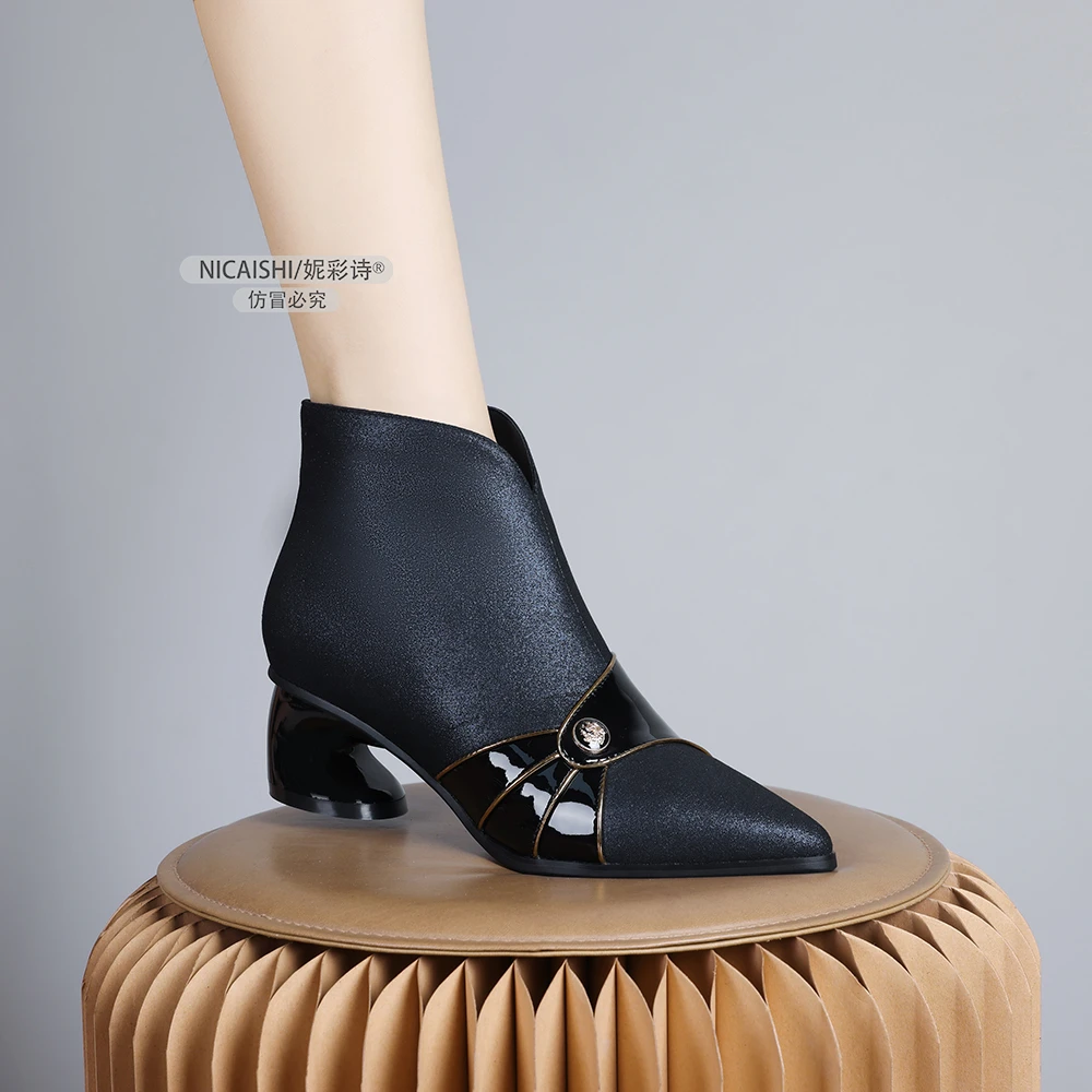 2024年新款欧美时尚通勤马丁靴秋冬尖头粗跟加绒保暖拼接短靴0471