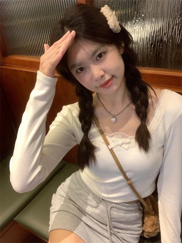 减龄少女蝴蝶结长袖T恤女秋冬2023新款内搭磨毛蕾丝拼接修身上衣