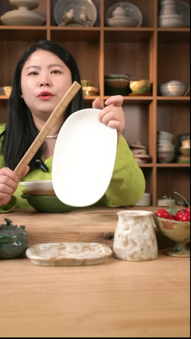 【闪购商品】白色的9英寸的菊花椭圆鱼盘