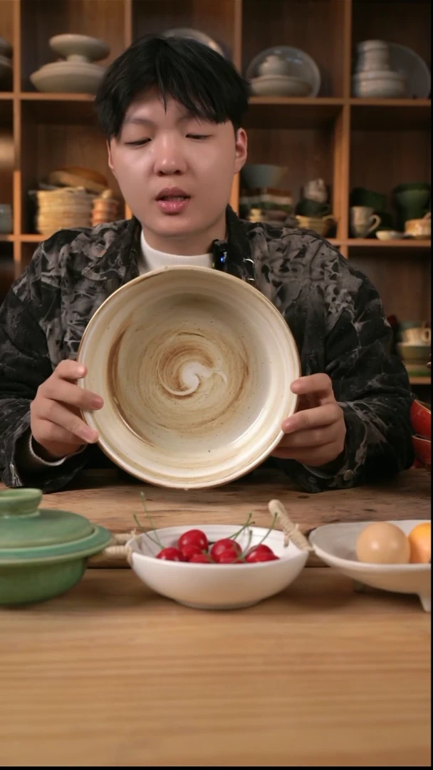 【闪购商品】黄色亮面的螺纹直筒盘