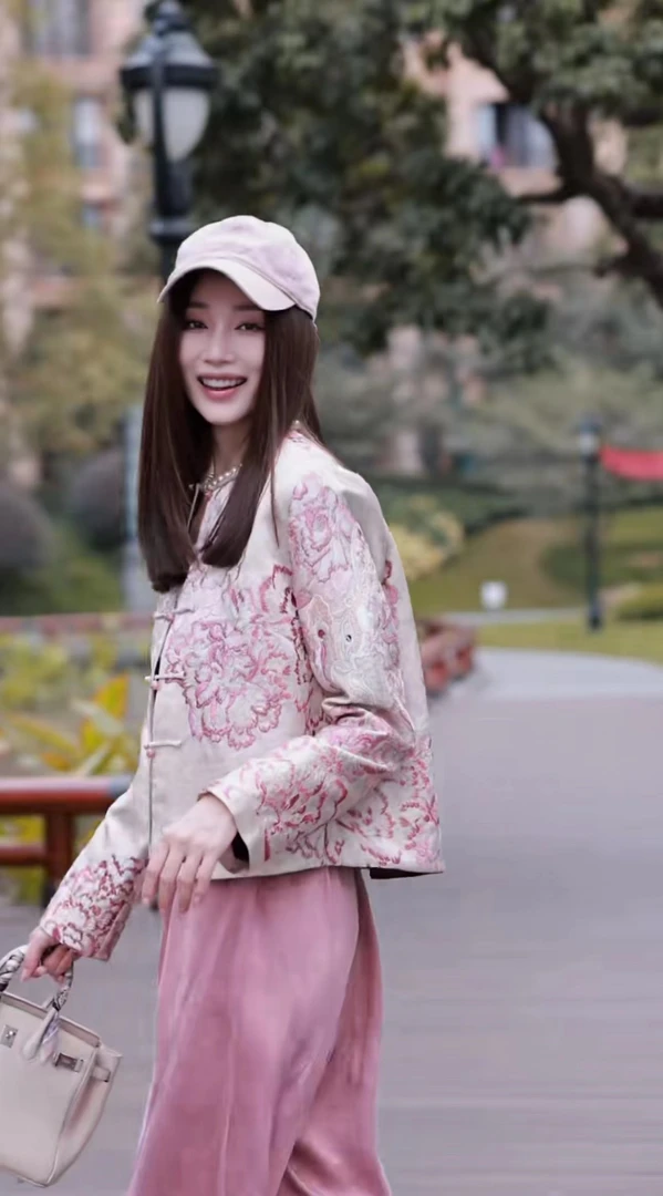 洋气中式国风醋酸秋冬外套2024春秋季新款圆领刺绣高级短款短外套