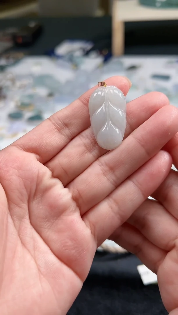 【闪购商品】翡翠吊坠(不含链)18K金镶嵌翡翠吊坠