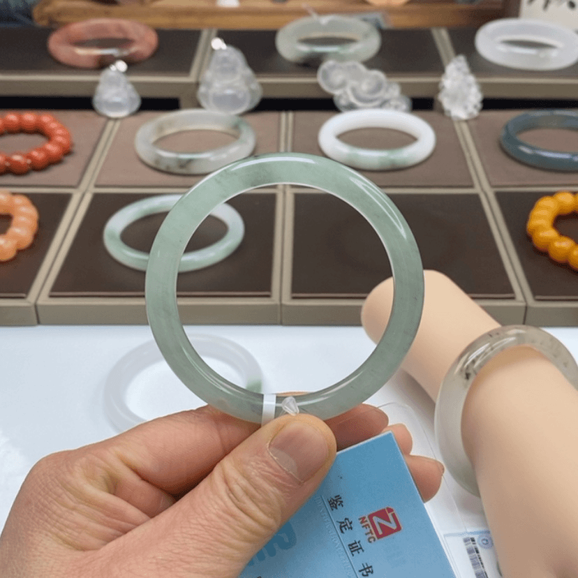 【闪购商品】石英质玉手镯未镶嵌朝***季