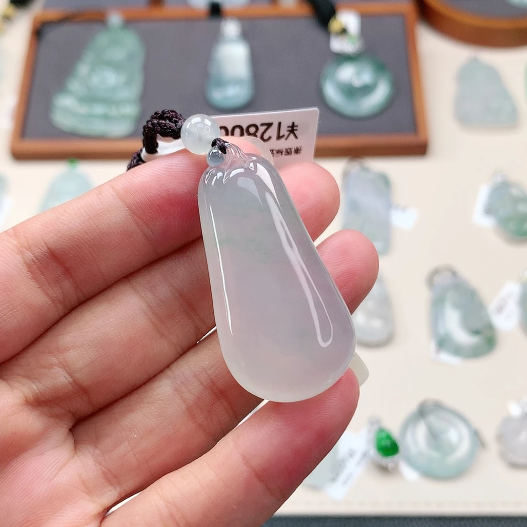 翡翠颈饰未镶嵌福瓜