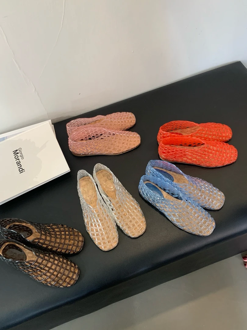 新款塑胶果冻鞋镂空透气平底舒适洞洞鞋沙滩外穿果冻凉鞋网红夏季