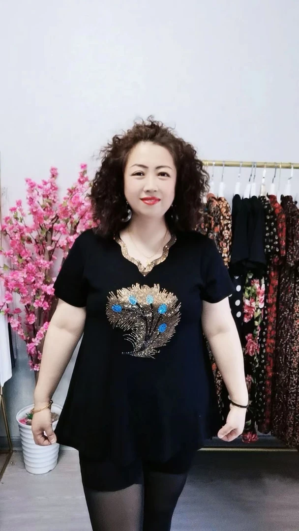 【玲姐精选】羽毛季时尚短袖中长气质显瘦遮肚遮胯重工烫钻打底衫