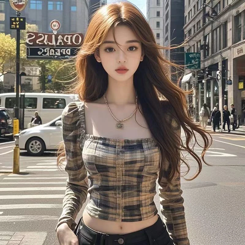 法式复古方领收腰显瘦短款辣妹独特别致露锁骨修身身方格上衣