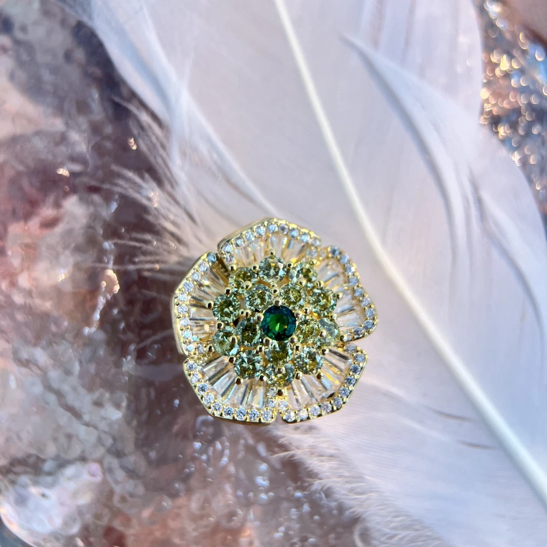 铜合金仿水晶胸针 禧娘娘经典百搭大气轻奢-小桃绿色磁吸J2076