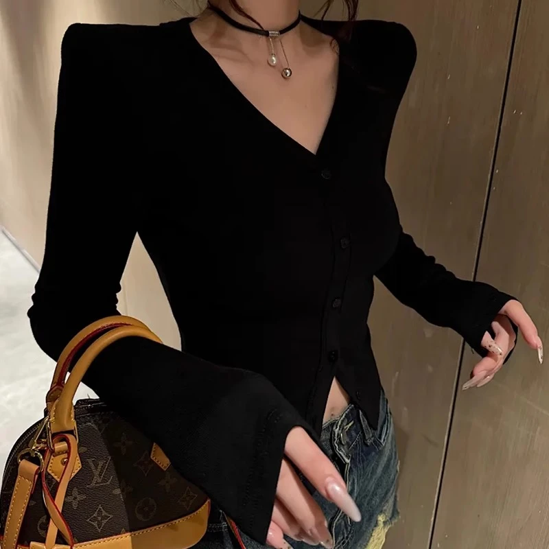 秋冬新款时尚百搭显瘦单排扣v领上衣女