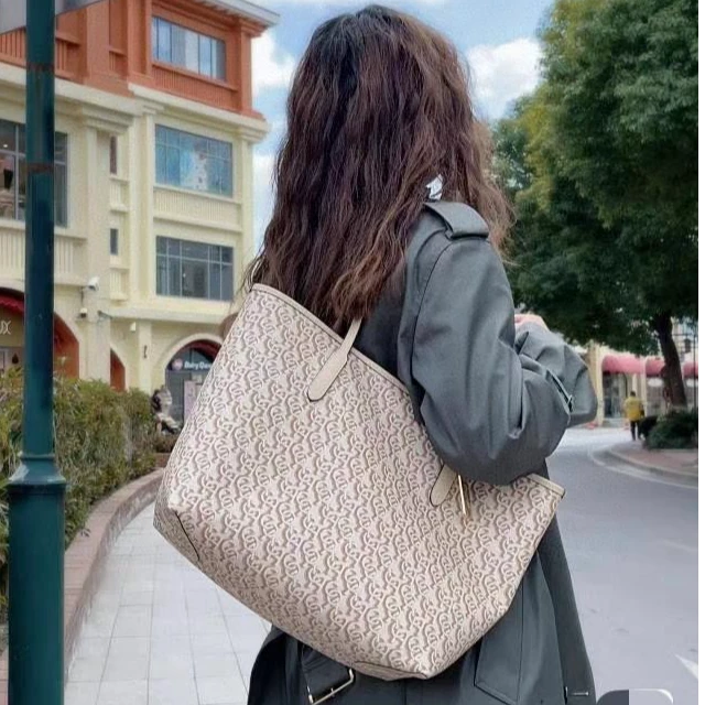 COACH/蔻驰Monogram狗牙同款吸扣大托特CF342（33*29*16cm）