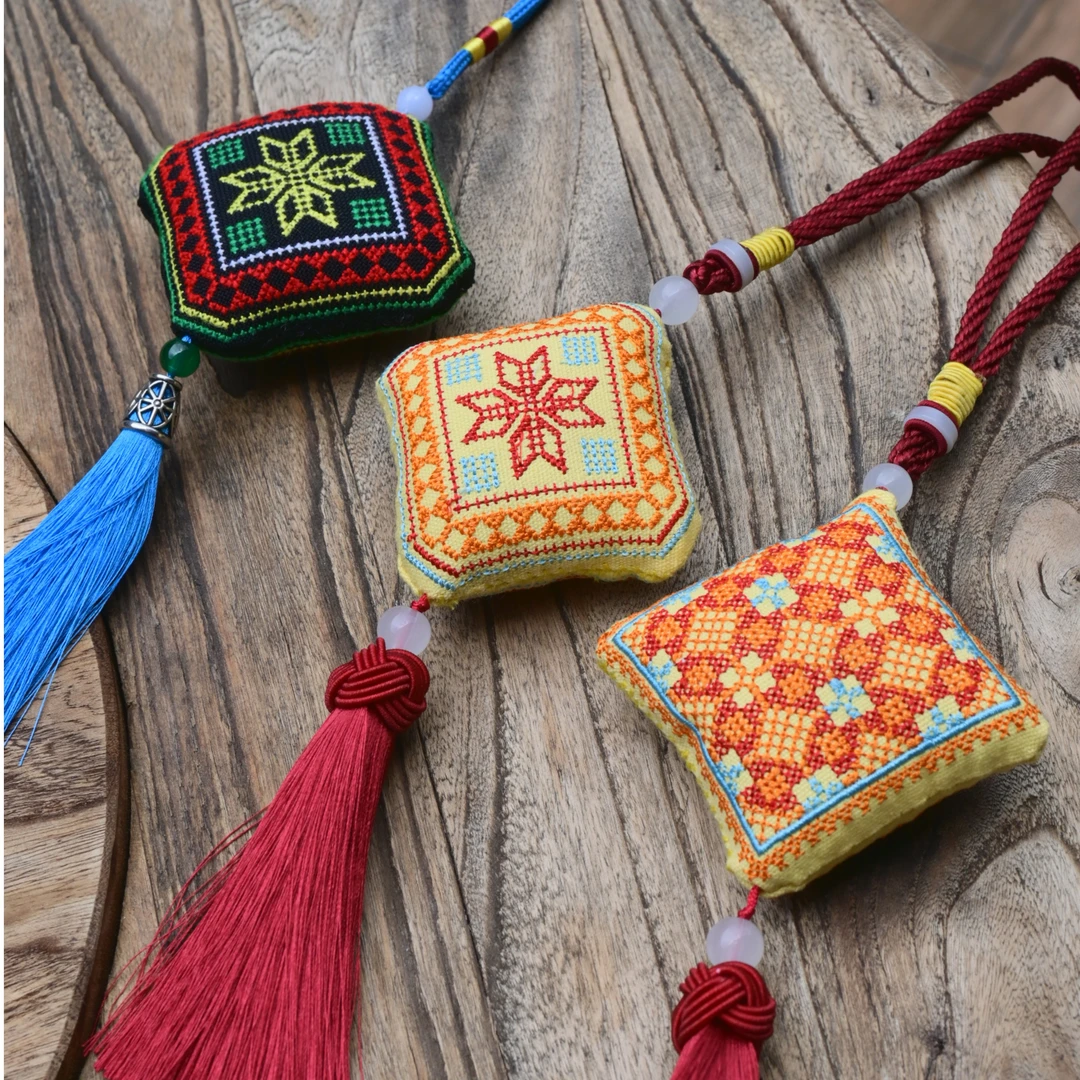 瑶族刺绣香囊安神瑶药香包驱蚊民族风艾草瑶服汉服古风挂件荷包