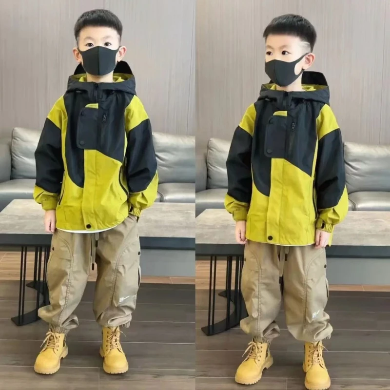 男童冲锋衣外套春时尚春秋中大童潮酷帅秋季户外洋气童装冲锋衣