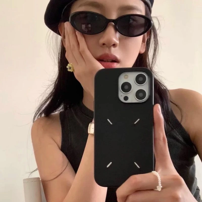 小众ins马吉拉四角缝线14pro高级13磨砂12手机壳7p适用XR苹果11潮