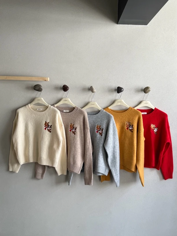 【赵小小yimao】82069 小猫围巾流苏刺绣软糯慵懒风圆领针织毛衣