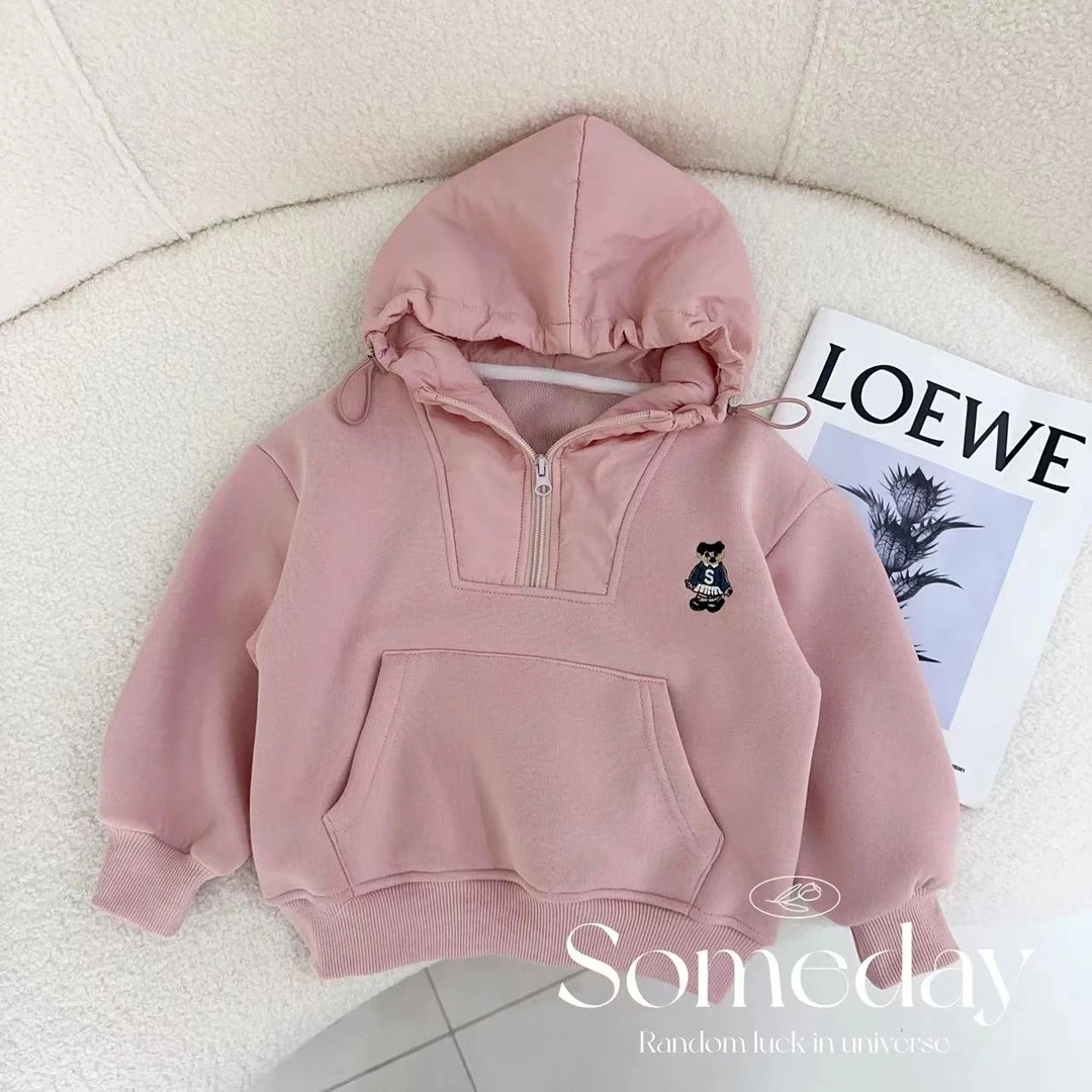 汤圆家童装2024冬季上新卡通小熊刺绣跟色绒大口袋卫衣 Y-9936