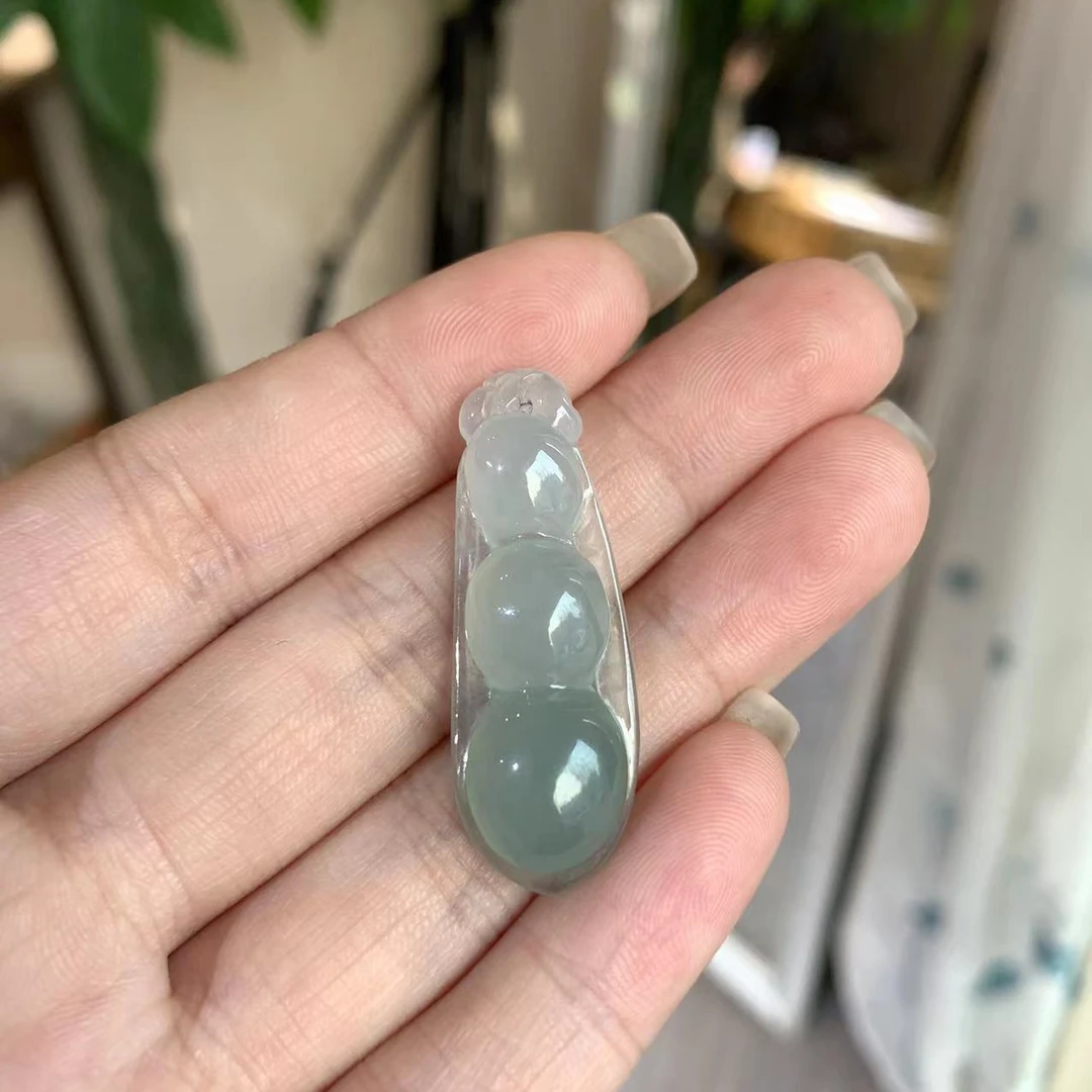 吊坠精致冰阳绿挂坠高冰种福豆翡翠天然A货