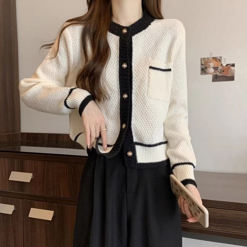 学院风短款针织开衫女韩系chic高级感小香风气质别致独特长袖上衣