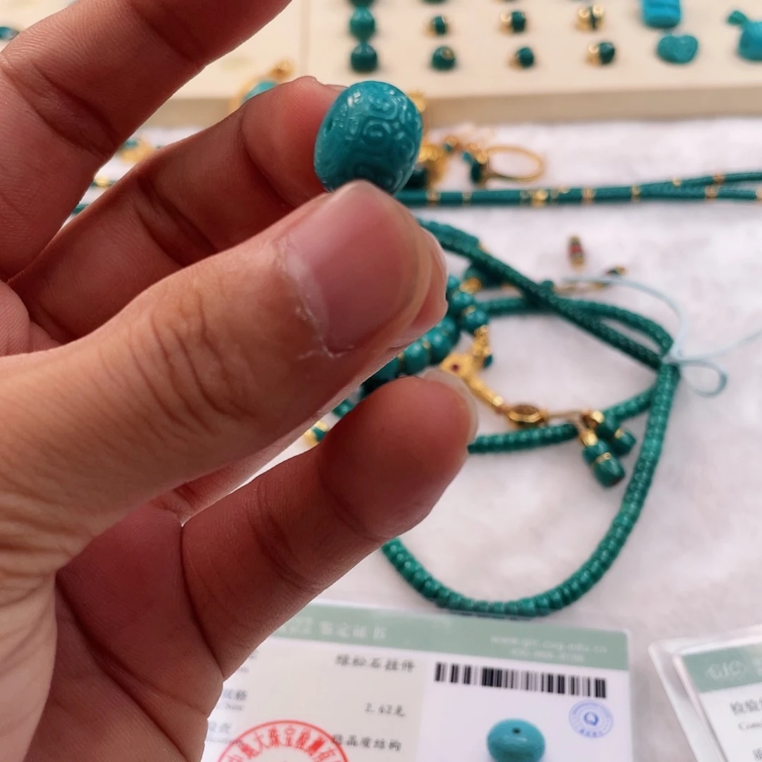绿松石颈饰未镶嵌