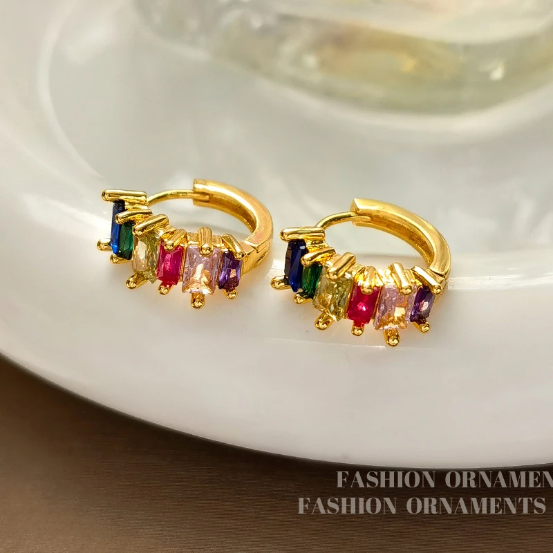 铜合金耳饰 T2160铜镀真金个性小众彩色锆石简约耳扣轻奢气质耳饰