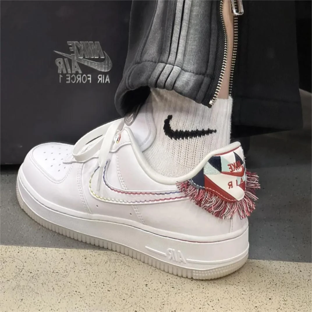 【断码清货】Nike/耐克 Air Force1 防滑耐磨板鞋女款 白FN8918-111