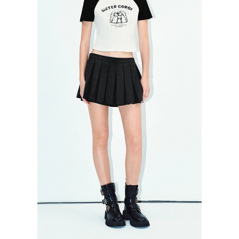 UR2024秋季新款女装甜美休闲蝴蝶结造型感百褶短裤UWV640071