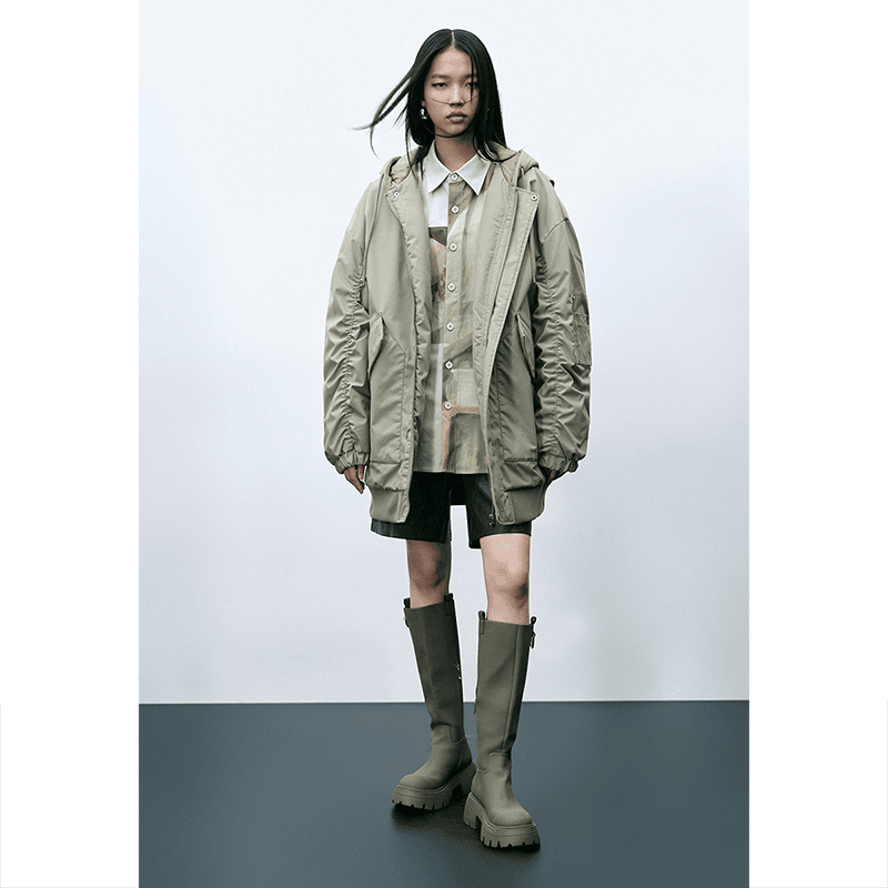 UR春季新款女装时尚工装风连帽宽松长袖飞行员夹克棉服UWV132005