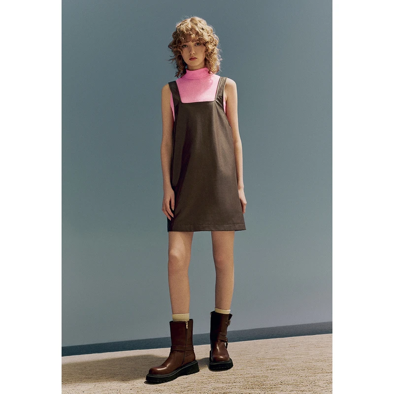 UR2024春季新款女装都市摩登皮质方领短款A型连衣裙UWU740006