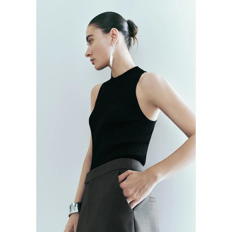 UR2024秋冬新款女装时尚气质修身显瘦无袖针织衫UWG940244