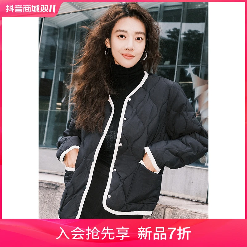 UR新女装法式设计感撞色宽松圆领小个子羽绒服UWG130003