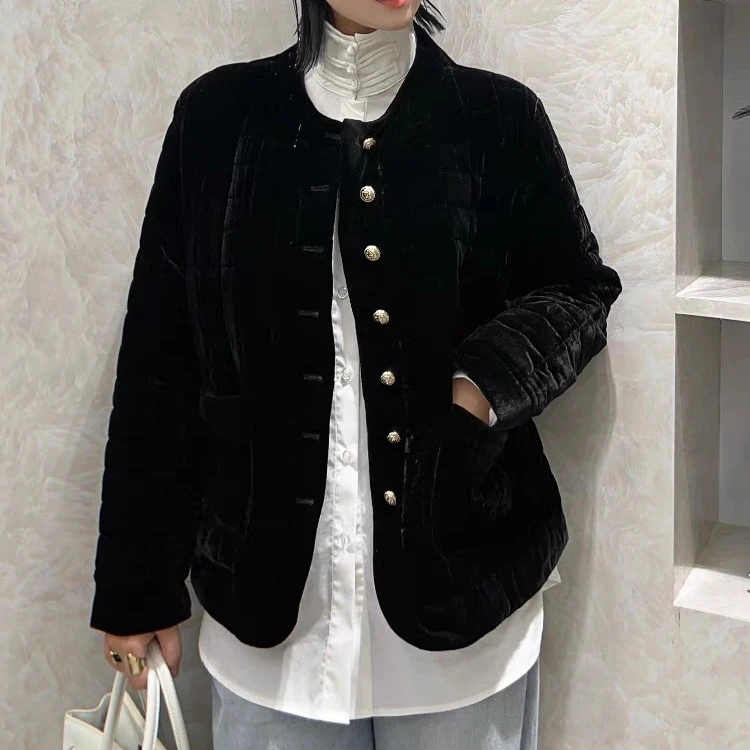 《英家推荐》真丝丝绒圆领金属扣夹棉小香风棉服