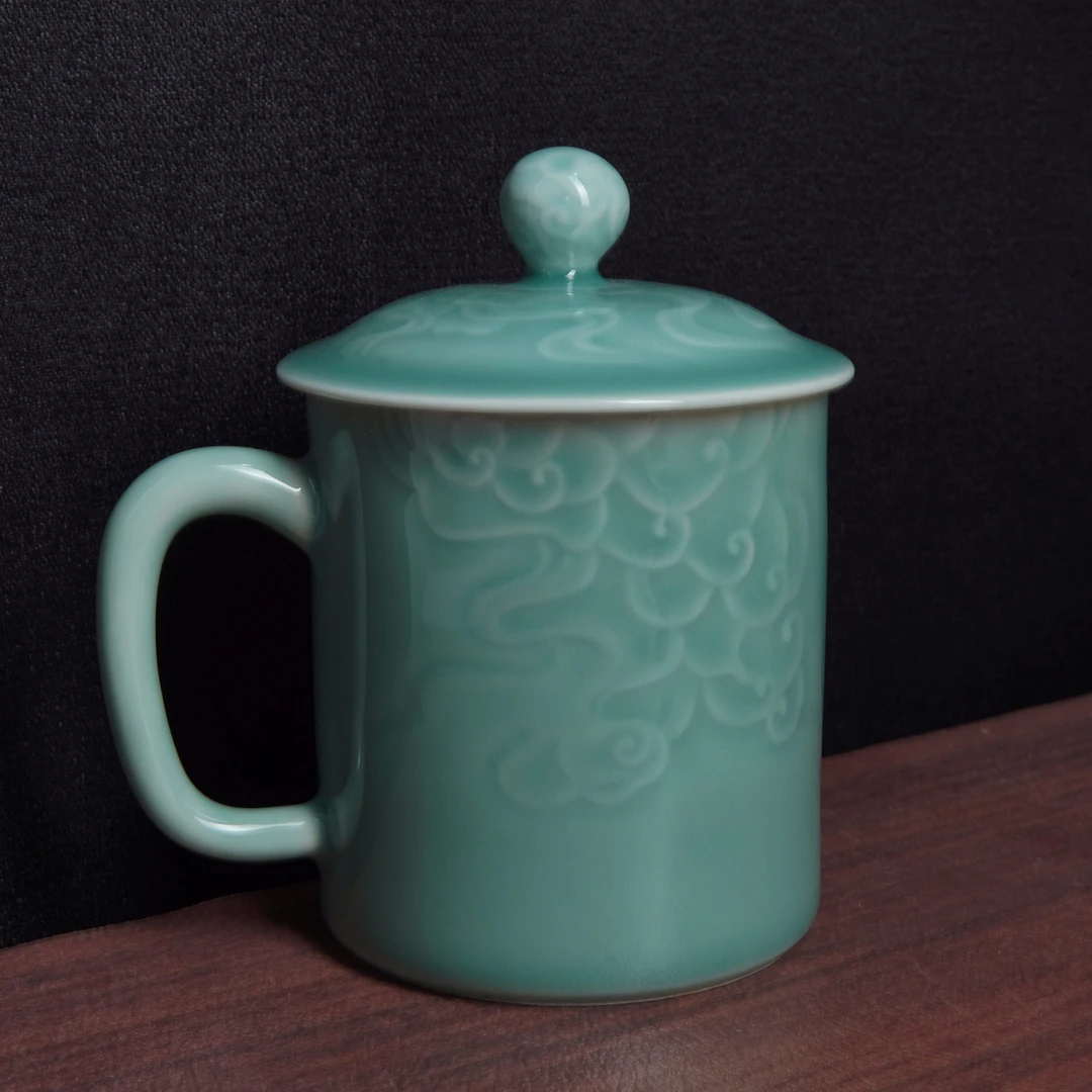 龙泉青瓷带盖茶杯龙泉高温瓷办公杯大水杯子刻花祥云个人会议礼品