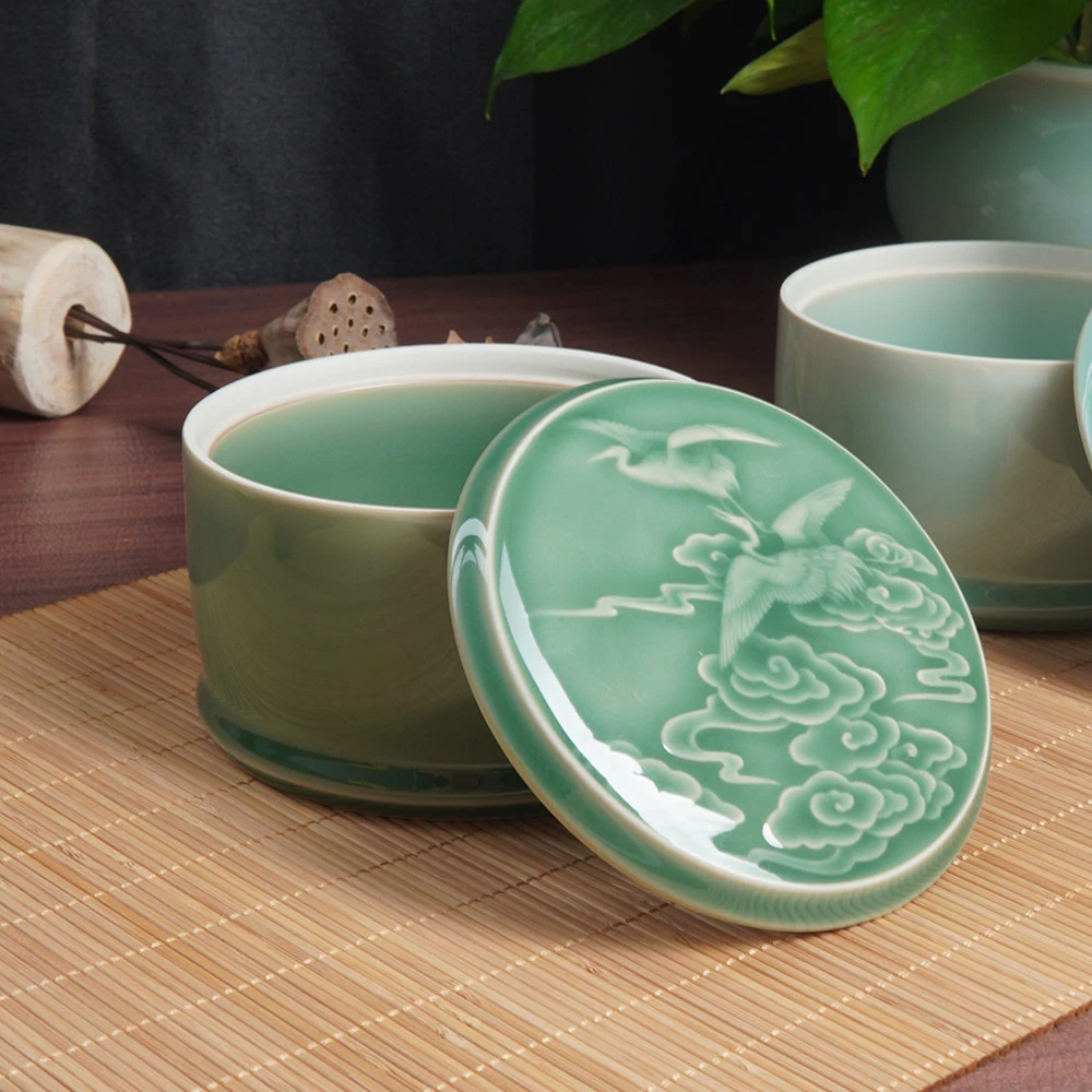 青瓷茶叶罐云鹤纹圆柱筒盖罐吉祥摆件茶叶罐茶室收纳罐零食罐龙泉
