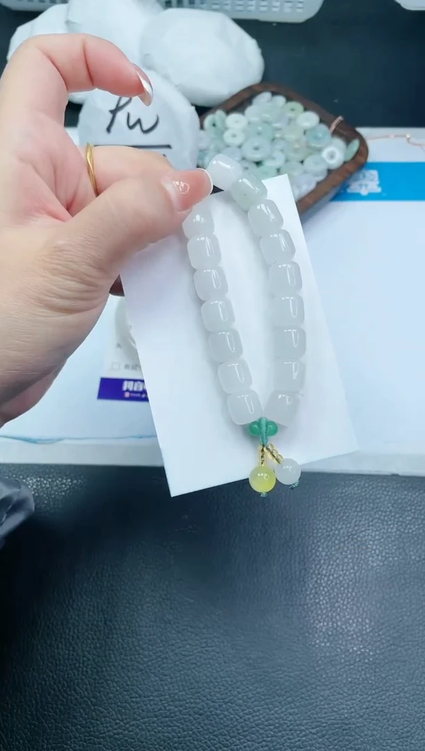 【闪购商品】石英质玉手镯未镶嵌白色手串SL88颜色随机
