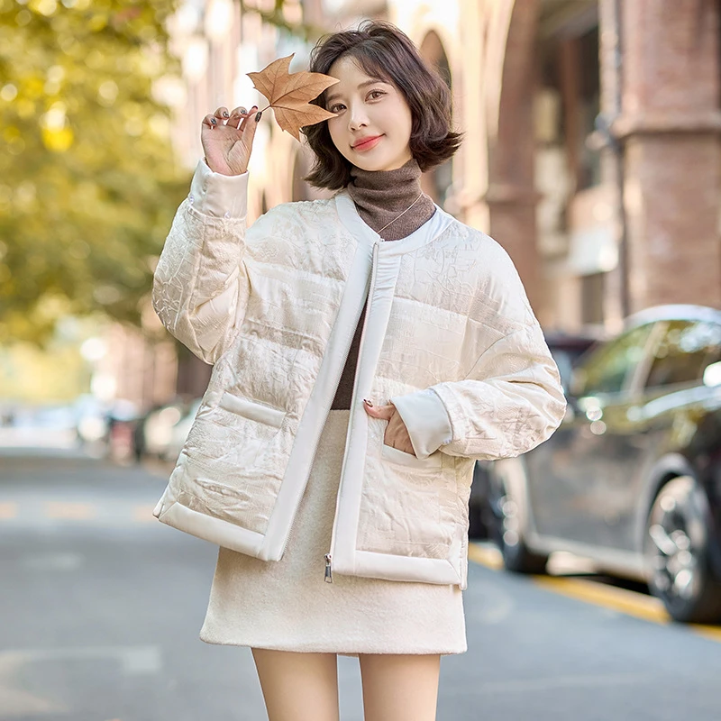 女式小香风圆领白鸭绒短款羽绒服冬季新款宽松型狐狸毛外套轻薄